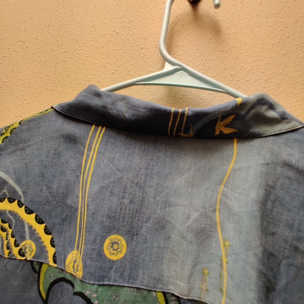 Blue and Green Graphic Short Sleeve tommy Bahama Silk Shirt Size Large - Picture 11 of 11